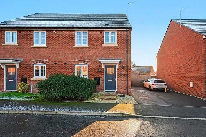 3 Bedroom Semi-Detached House For Sale In East Close, Cawston, Rugby, CV22