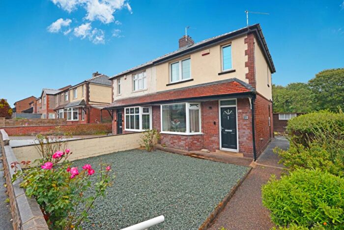 3 Bedroom Semi Detached House For Sale In Brookfield View, Cleckheaton, West Yorkshire, BD19