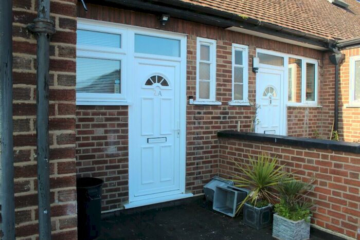 2 Bedroom Flat To Rent In Broadway Parade, Hornchurch, London, RM12