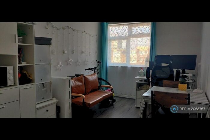 1 Bedroom Terraced House To Rent In Great Strand, London, NW9