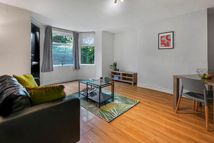 2 Bedroom Flat To Rent In St Johns Terrace, Leeds, LS3