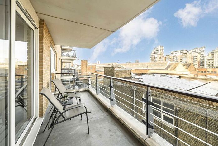 2 Bedroom Flat For Sale In Smugglers Way, London, SW18