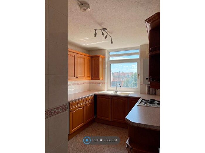 2 Bedroom Flat To Rent In Valebrook, Ilford, IG1