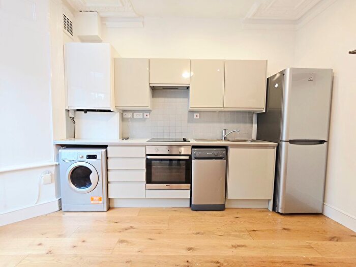 2 Bedroom Flat To Rent In Clonbrock Road, Stoke Newington, N16
