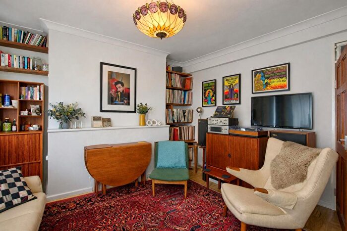 3 Bedroom Flat To Rent In Gernon Road, London, E3