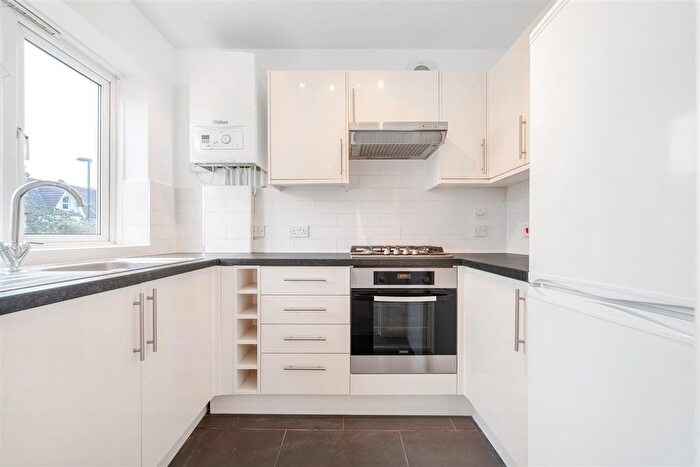 1 Bedroom Flat To Rent In Bensham Manor Road, Thornton Heath, CR7