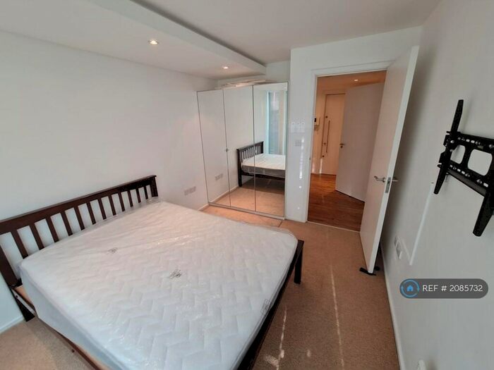 2 Bedroom Flat To Rent In The Grove, Stratford, E15