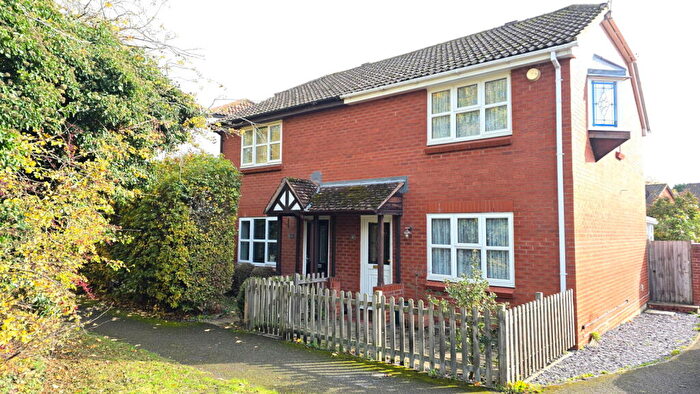 3 Bedroom Semi Detached House For Sale In Meadow Close, Compton, Newbury, RG20