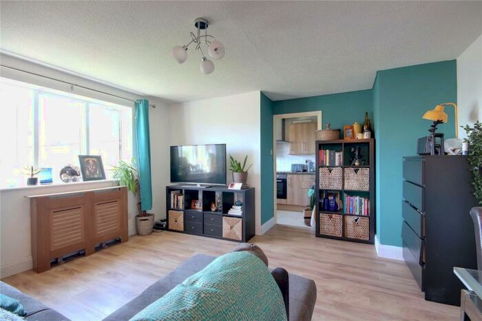 2 Bedroom Flat To Rent In Milestone Close, Edmonton, N9