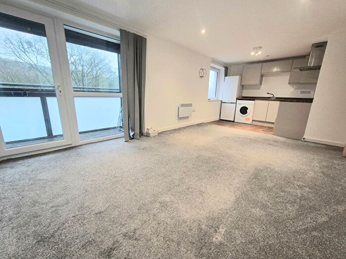 1 Bedroom Flat To Rent In Wheatley Court, Halifax, HX2
