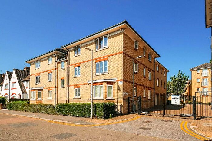 1 Bedroom Flat To Rent In Alveston Square, London, E18