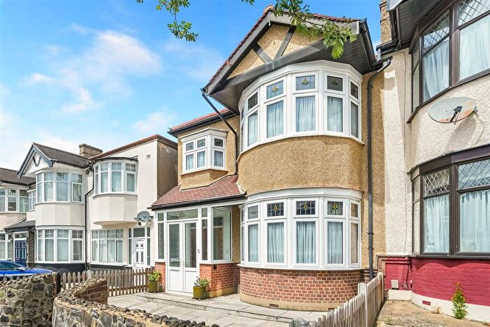 3 Bedroom Property For Sale In Braintree Avenue, Ilford, IG4