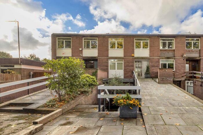 5 Bedroom Property To Rent In Somerset Road, London, SW19