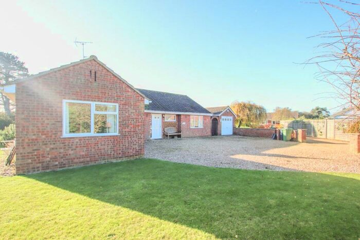 3 Bedroom Detached Bungalow To Rent In Beach Road, Holme, PE36
