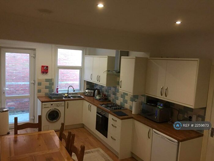 5 Bedroom Detached House To Rent In Abbott Road, Bournemouth, BH9