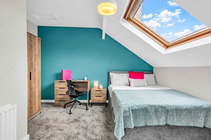 4 Bedroom House To Rent In Beechwood Road, Burley, LS4