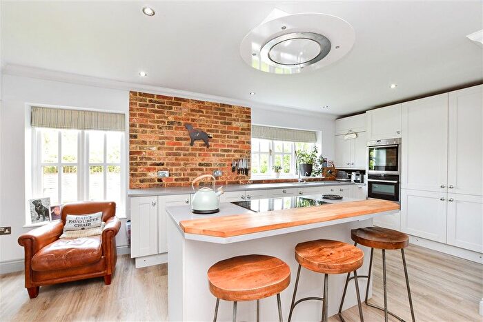 4 Bedroom Detached House For Sale In Couchman Green Lane, Staplehurst, Kent, TN12