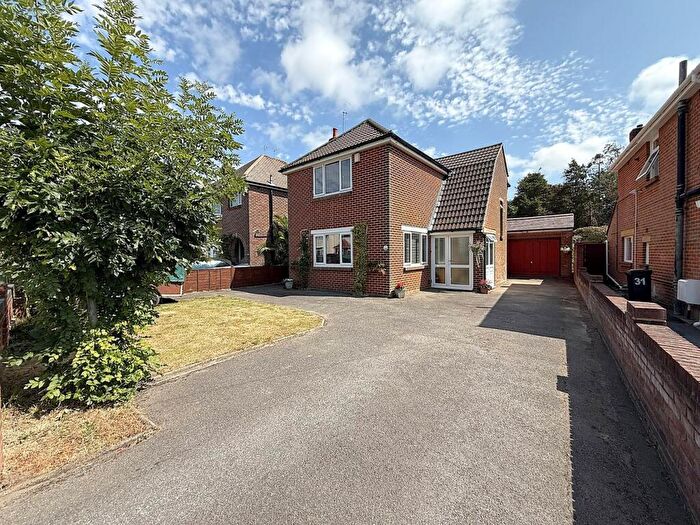 3 Bedroom Detached House For Sale In Milestone Road, Oakdale, Poole, BH15