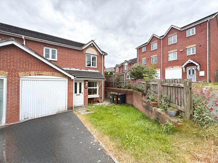 3 Bedroom Semi-Detached House To Rent In Manderston Chase, Armley, Leeds, West Yorkshire, LS12