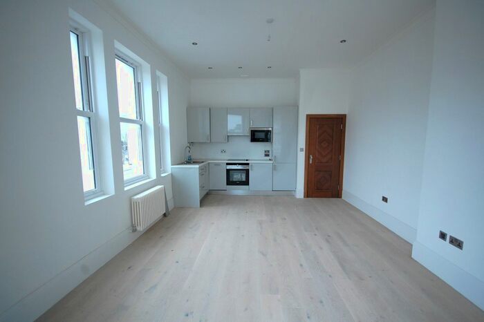 2 Bedroom Flat To Rent In Chiswick High Road, London, W4