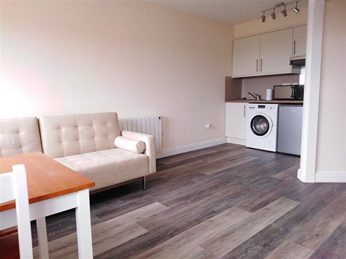1 Bedroom Flat To Rent In Wern Terrace, SA1