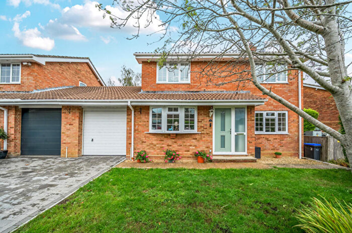 4 Bedroom Link Detached House To Rent In Highlands Way, Whiteparish, Salisbury, Wiltshire, SP5