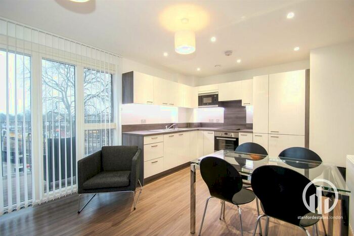 2 Bedroom Flat To Rent In Adenmore Road, Catford, London, SE6