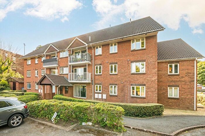 2 Bedroom Flat For Sale In Glenbuck Road, Surbiton, KT6