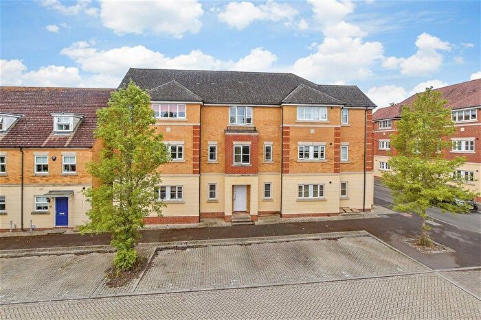 2 Bedroom Flat For Sale In Brigadier Gardens, Ashford, Kent, TN23