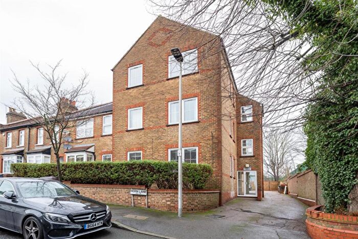 1 Bedroom Apartment For Sale In Horn Lane, Woodford, IG8