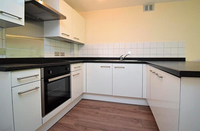 1 Bedroom Apartment To Rent In Apple Trees Place, Woking, GU22
