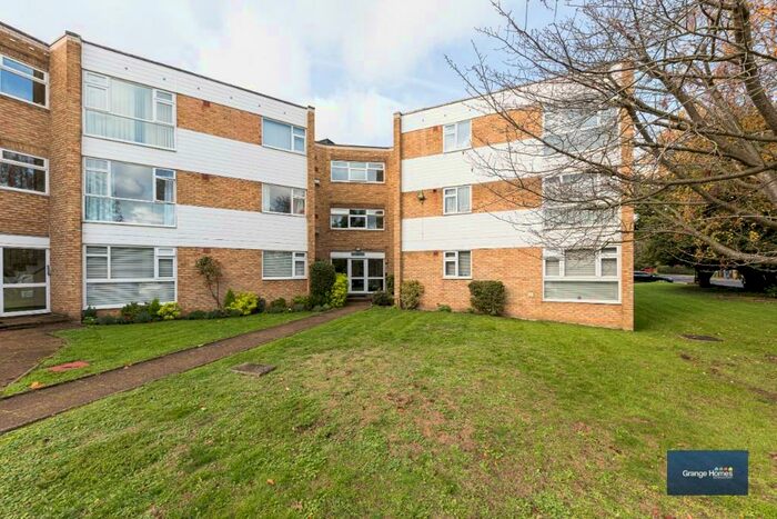 2 Bedroom Flat To Rent In Village Road, London, EN1
