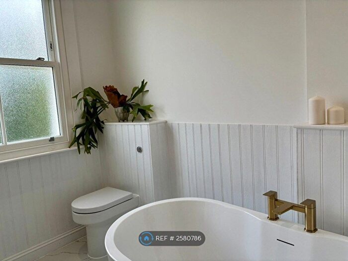 1 Bedroom Maisonette To Rent In B, London, E8