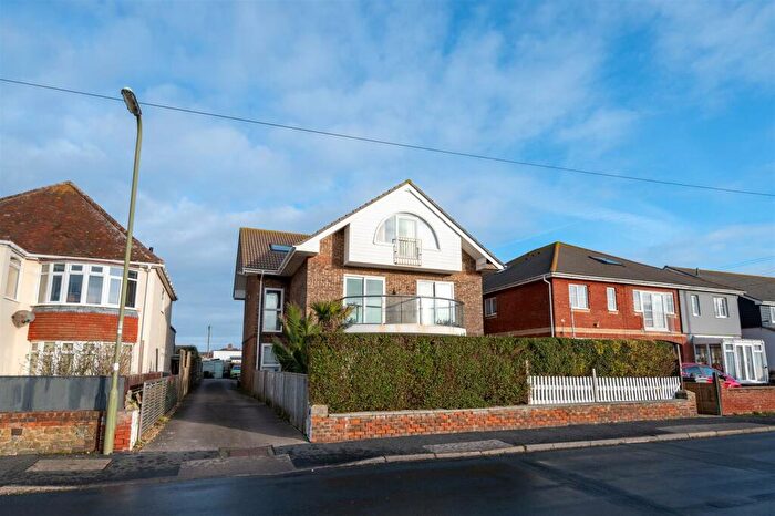 2 Bedroom Flat To Rent In Southwood Road, Hayling Island, PO11