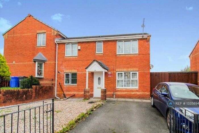 3 Bedroom Semi-Detached House To Rent In Hacking Street, Salford, M7