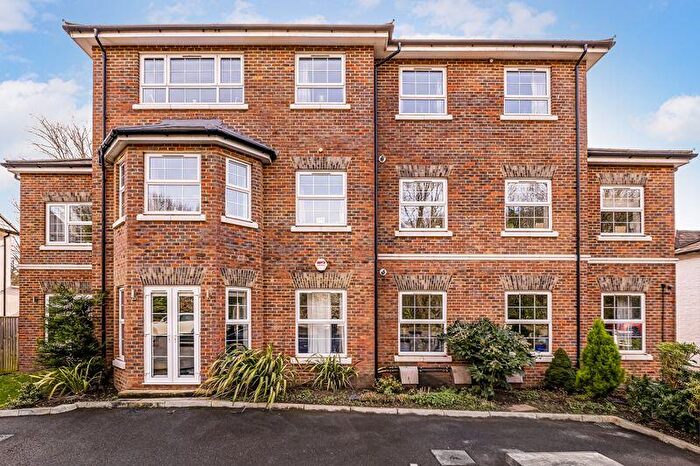 1 Bedroom Flat For Sale In Portsmouth Road, Thames Ditton, KT7