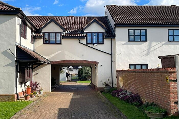 1 Bedroom Maisonette To Rent In Firs Wood Close, EN6