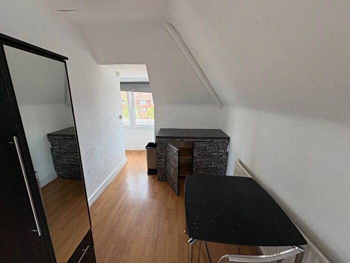 Studio To Rent In Burnside Road, Dagenham, London, RM8