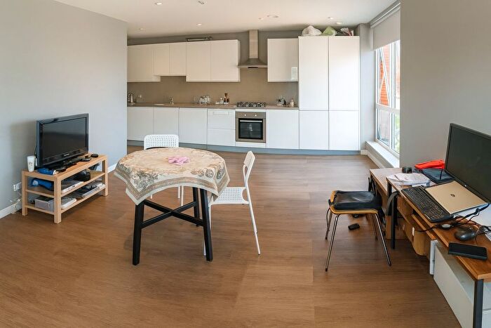2 Bedroom Flat To Rent In Dowsett Road, London, N17