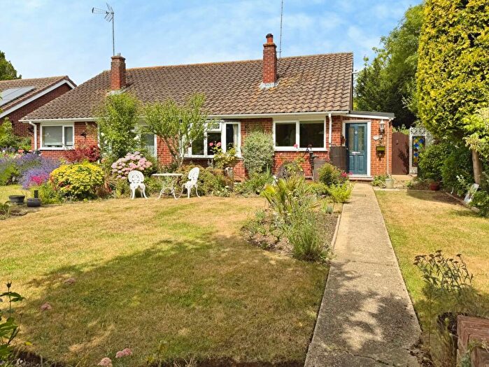 2 Bedroom Bungalow For Sale In Walmer Road, Woodley, Reading, RG5