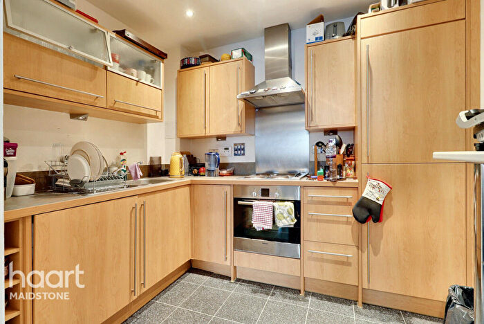 1 Bedroom Apartment For Sale In Kingfisher Meadow, Maidstone, ME16
