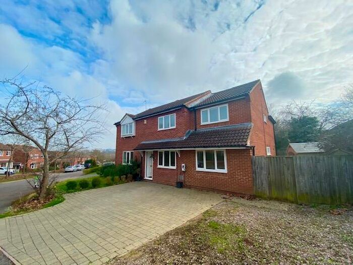 3 Bedroom House To Rent In Attingham Hill, Great Holm, Milton Keynes, MK8