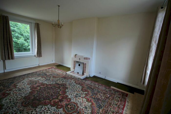 2 Bedroom Semi-Detached House For Sale In Mosspark Drive, Glasgow, G52