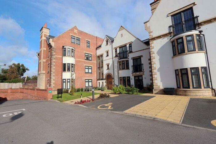 2 Bedroom Apartment To Rent In Hickory Grange, Off Higher Lane, Whitefield, M45