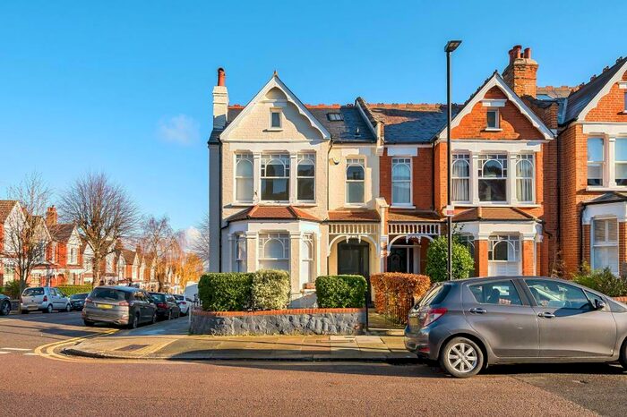 5 Bedroom Detached House To Rent In Curzon Road, London, N10