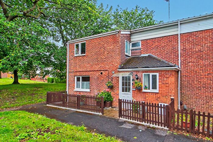 4 Bedroom End Terrace House For Sale In Pitcairn Close, Basingstoke, RG24