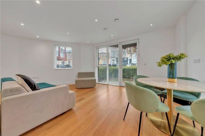 1 Bedroom Flat To Rent In Tollgate Gardens, London, NW6