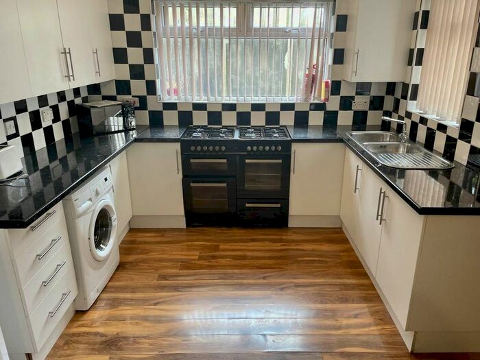 7 Bedroom Property To Rent In King Edwards Road, Brynmill, Swansea, SA1