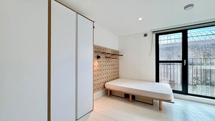 Studio To Rent In Commercial Road, London, E14