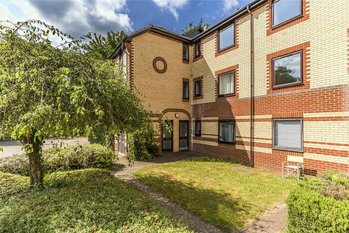 1 Bedroom Flat To Rent In Finchampstead Road, Wokingham, Berkshire, RG40